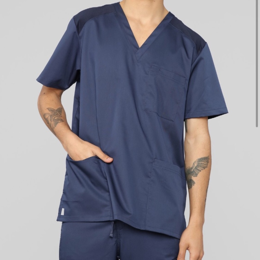 Navy scrubs top // medium